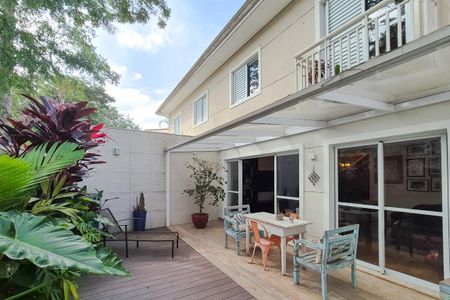 Casa de condomínio à venda com 223m², 3 quartos e 4 vagas Casa de condomínio à venda com 223m², 3 quartos e 4 vagasQuintal