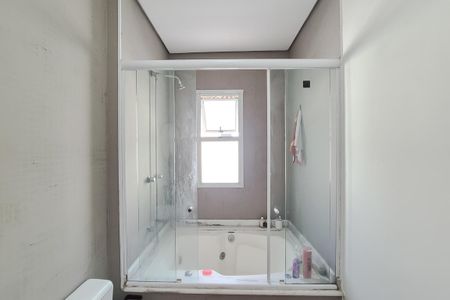 Casa de condomínio à venda com 223m², 3 quartos e 4 vagas Casa de condomínio à venda com 223m², 3 quartos e 4 vagasBanheiro da Suíte