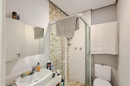 Casa de condomínio à venda com 223m², 3 quartos e 4 vagas Casa de condomínio à venda com 223m², 3 quartos e 4 vagasBanheiro da Suíte 2