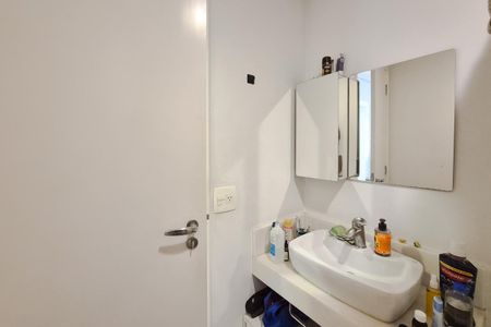 Casa de condomínio à venda com 223m², 3 quartos e 4 vagas Casa de condomínio à venda com 223m², 3 quartos e 4 vagasBanheiro da Suíte 2