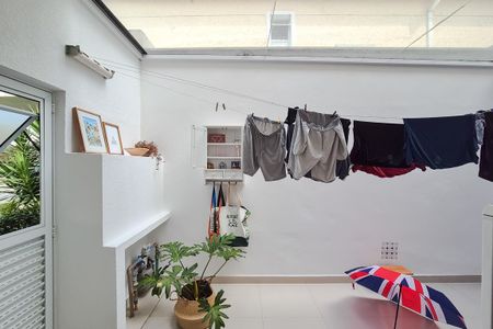 Casa de condomínio à venda com 223m², 3 quartos e 4 vagas Casa de condomínio à venda com 223m², 3 quartos e 4 vagasÁrea de Serviço