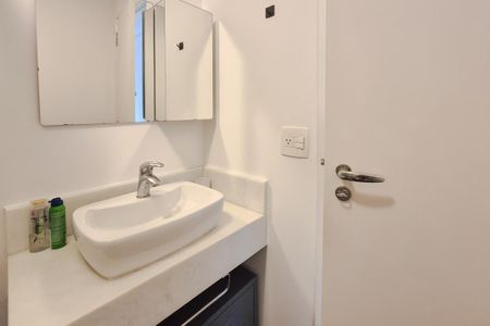 Casa de condomínio à venda com 223m², 3 quartos e 4 vagas Casa de condomínio à venda com 223m², 3 quartos e 4 vagasBanheiro Social