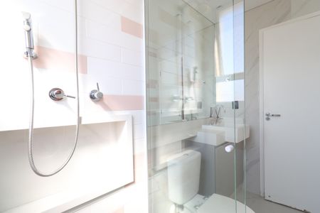 Apartamento à venda com 224m², 4 quartos e 4 vagasBanheiro da Suíte 2
