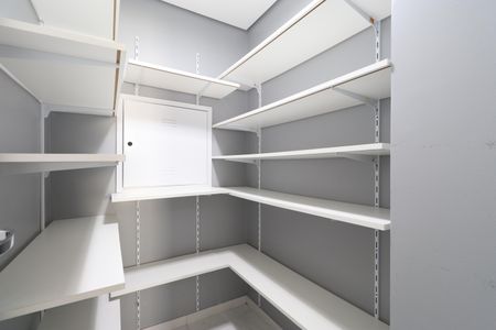 Apartamento à venda com 224m², 4 quartos e 4 vagasDespensa