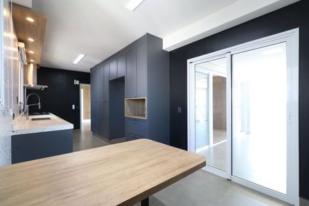 Apartamento à venda com 224m², 4 quartos e 4 vagasCozinha 