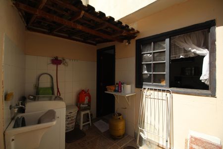 Casa para alugar com 62m², 2 quartos e 1 vagaÁrea de Serviço