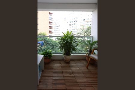 Apartamento à venda com 148m², 2 quartos e 1 vaga Apartamento à venda com 148m², 2 quartos e 1 vagaVaranda