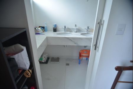 Banheiro da Suíte de casa para alugar com 3 quartos, 190m² em Vila Valparaíso, Santo André