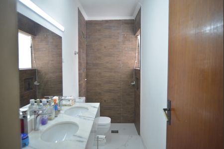 Casa para alugar com 190m², 3 quartos e 2 vagasBanheiro Social