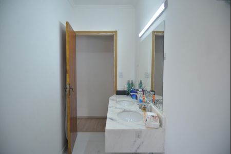 Casa para alugar com 190m², 3 quartos e 2 vagasBanheiro 