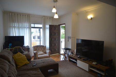 Casa para alugar com 190m², 3 quartos e 2 vagasSala