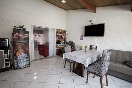 Casa à venda com 158m², 3 quartos e 2 vagasSacada Gourmet