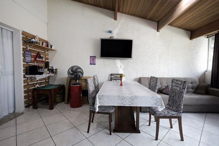 Casa à venda com 158m², 3 quartos e 2 vagasSacada Gourmet