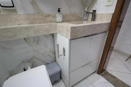 Casa à venda com 158m², 3 quartos e 2 vagasBanheiro