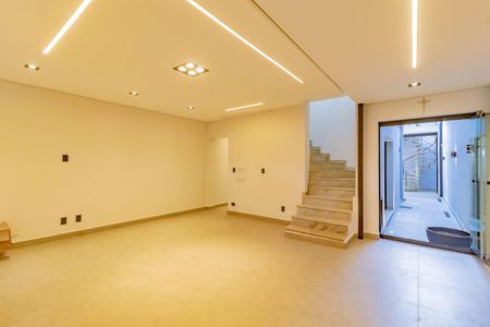 Casa à venda com 3 quartos, 180m² em Vila Paulista, São Paulo