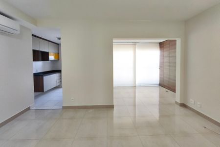 Sala de apartamento para alugar com 2 quartos, 81m² em Cambuí, Campinas