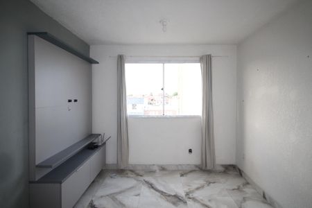 Sala de apartamento para alugar com 2 quartos, 45m² em Mário Quintana, Porto Alegre