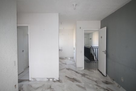 Sala de apartamento para alugar com 2 quartos, 45m² em Mário Quintana, Porto Alegre