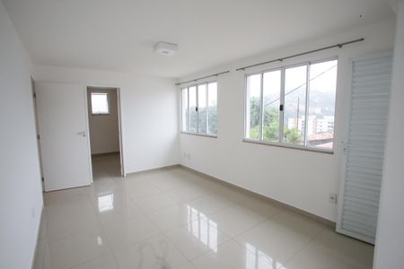 Sala de casa para alugar com 2 quartos, 70m² em Tanque, Rio de Janeiro