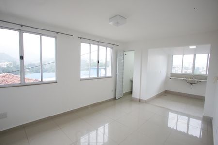Sala de casa para alugar com 2 quartos, 70m² em Tanque, Rio de Janeiro