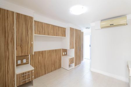 Casa à venda com 185m², 3 quartos e 4 vagasSuíte