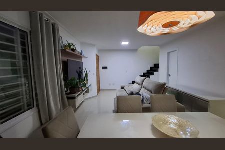 Casa de condomínio à venda com 80m², 3 quartos e 2 vagas Casa de condomínio à venda com 80m², 3 quartos e 2 vagasSala