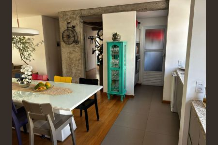 Apartamento à venda com 130m², 3 quartos e 2 vagas Apartamento à venda com 130m², 3 quartos e 2 vagasSala de Jantar