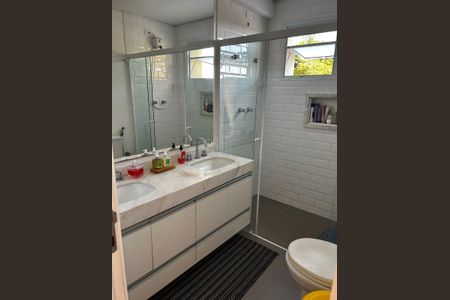 Apartamento à venda com 130m², 3 quartos e 2 vagas Apartamento à venda com 130m², 3 quartos e 2 vagasBanheiro