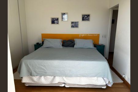 Apartamento à venda com 130m², 3 quartos e 2 vagas Apartamento à venda com 130m², 3 quartos e 2 vagasQuarto