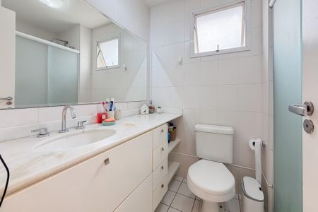 Apartamento à venda com 84m², 3 quartos e 2 vagas Apartamento à venda com 84m², 3 quartos e 2 vagasBanheiro da Suíte