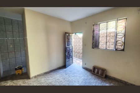 Sala de casa para alugar com 2 quartos, 90m² em Cordovil, Rio de Janeiro