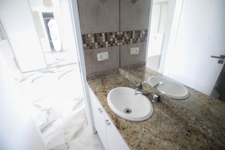 Apartamento à venda com 177m², 2 quartos e 2 vagasBanheiro da Suíte