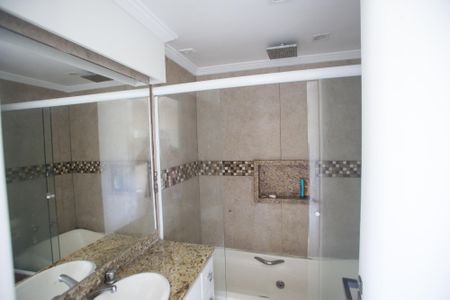 Apartamento à venda com 177m², 2 quartos e 2 vagasBanheiro da Suíte