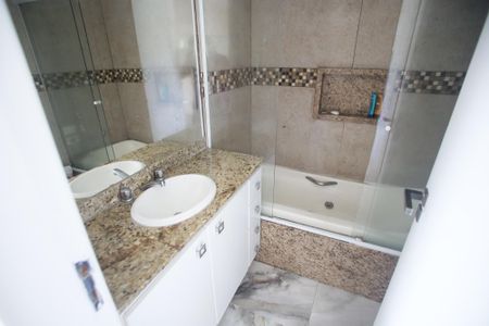 Apartamento à venda com 177m², 2 quartos e 2 vagasBanheiro da Suíte