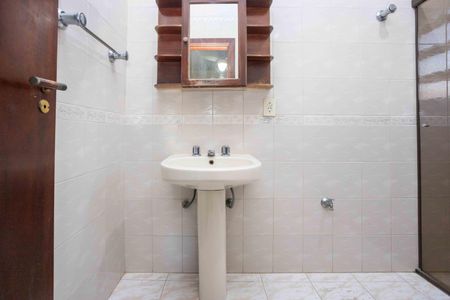 Casa à venda com 300m², 4 quartos e 4 vagasBanheiro da Suíte