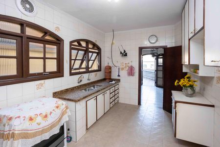 Casa à venda com 300m², 4 quartos e 4 vagasCozinha