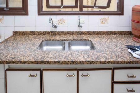 Casa à venda com 300m², 4 quartos e 4 vagasCozinha