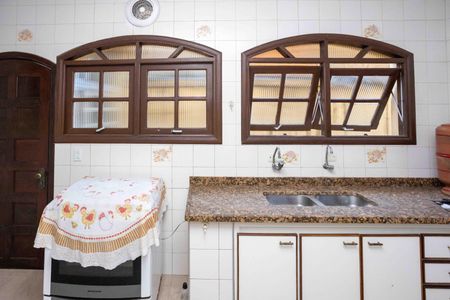 Casa à venda com 300m², 4 quartos e 4 vagasCozinha