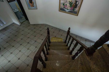 Casa à venda com 300m², 4 quartos e 4 vagasEscada