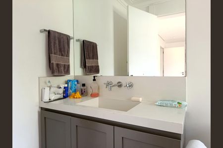 Casa à venda com 750m², 4 quartos e 4 vagasBanheiro da Suíte 4