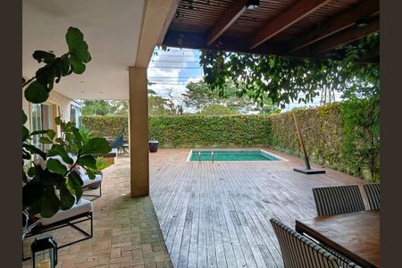 Casa à venda com 750m², 4 quartos e 4 vagasPiscina