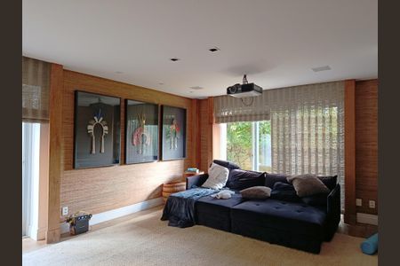 Casa à venda com 750m², 4 quartos e 4 vagasSala de TV