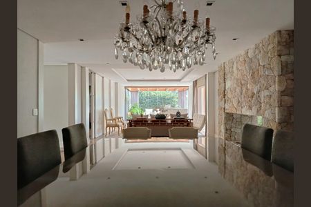 Casa à venda com 750m², 4 quartos e 4 vagasSala