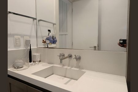 Casa à venda com 750m², 4 quartos e 4 vagasBanheiro da Suíte 2