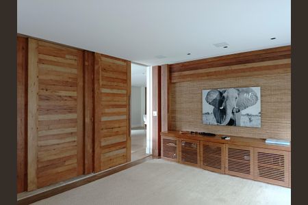 Casa à venda com 750m², 4 quartos e 4 vagasSala de TV