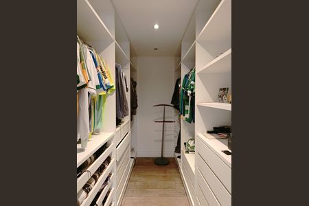 Casa à venda com 750m², 4 quartos e 4 vagasCloset da suíte 1