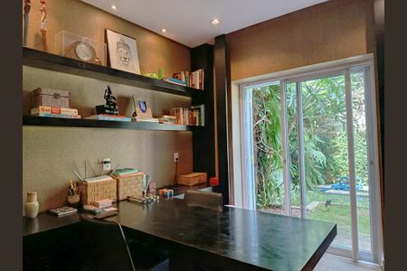 Casa à venda com 750m², 4 quartos e 4 vagasEscritório