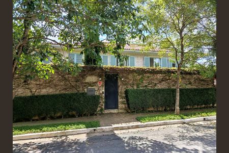 Casa à venda com 750m², 4 quartos e 4 vagasFachada