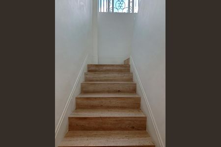 Casa à venda com 750m², 4 quartos e 4 vagasAcesso pavimento superior