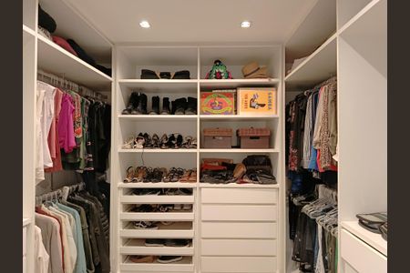 Casa à venda com 750m², 4 quartos e 4 vagasCloset da suíte 1